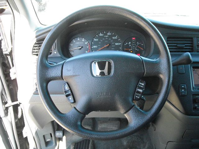 Honda Odyssey 2003 photo 2