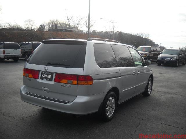 Honda Odyssey 2003 photo 2