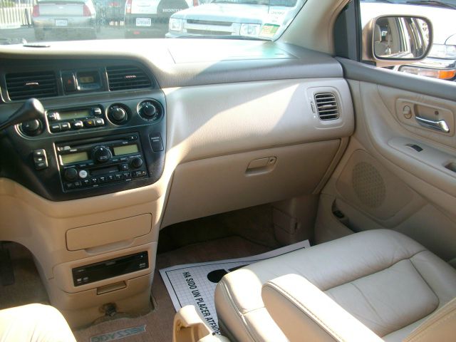 Honda Odyssey 2003 photo 2