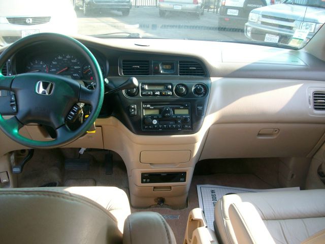 Honda Odyssey 2003 photo 3