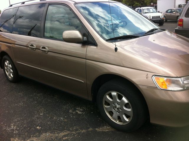 Honda Odyssey 2003 photo 2