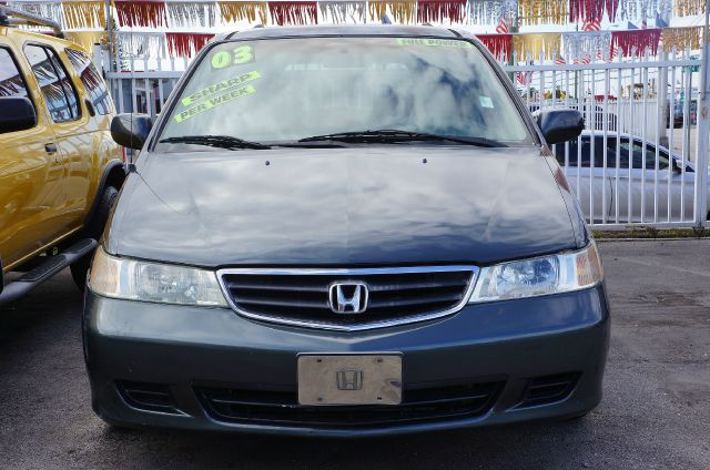 Honda Odyssey 2003 photo 2