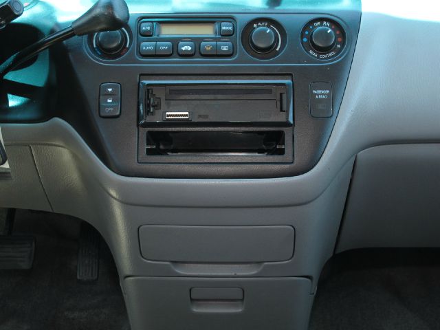 Honda Odyssey 2003 photo 27