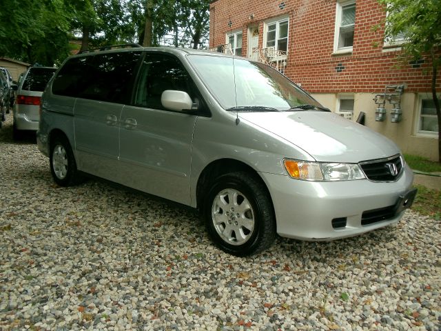 Honda Odyssey 2003 photo 2