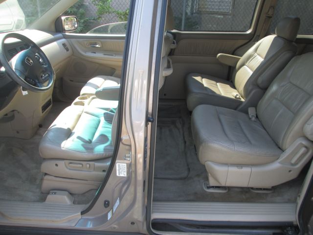 Honda Odyssey 2003 photo 2