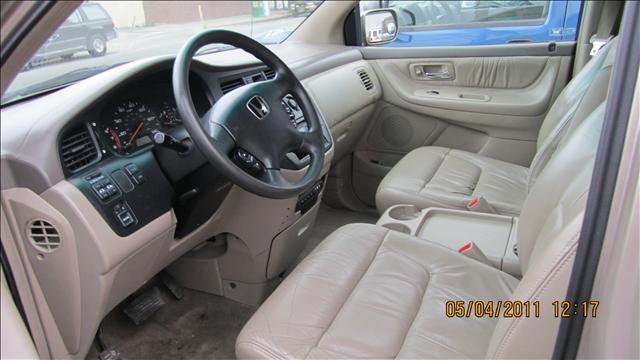 Honda Odyssey 2003 photo 2