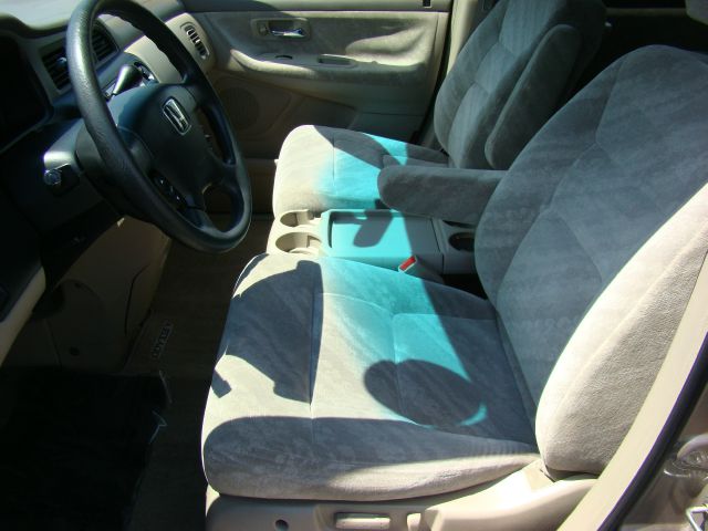 Honda Odyssey 2003 photo 2