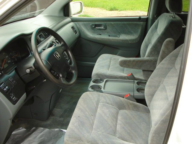 Honda Odyssey 2003 photo 2