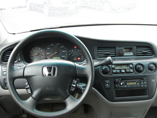 Honda Odyssey 2003 photo 2