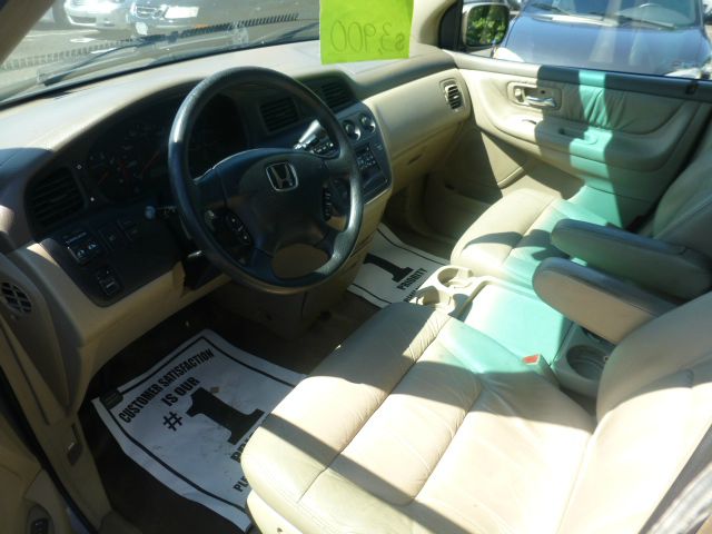 Honda Odyssey 2003 photo 2