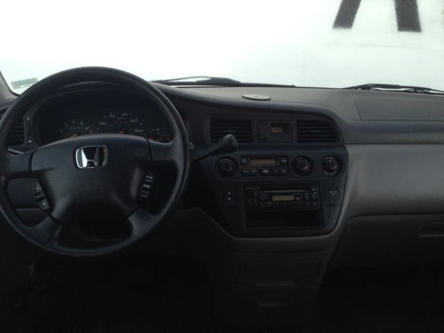 Honda Odyssey 2003 photo 2