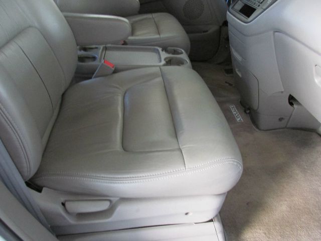 Honda Odyssey 2003 photo 2