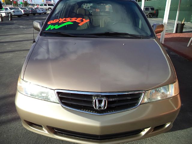 Honda Odyssey 2003 photo 2