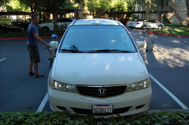 Honda Odyssey 2003 photo 2