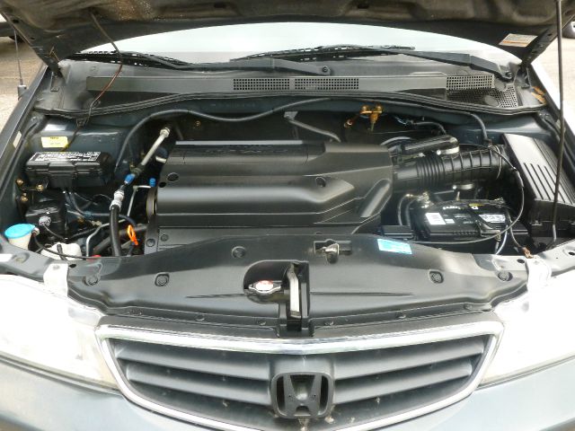 Honda Odyssey 2003 photo 2