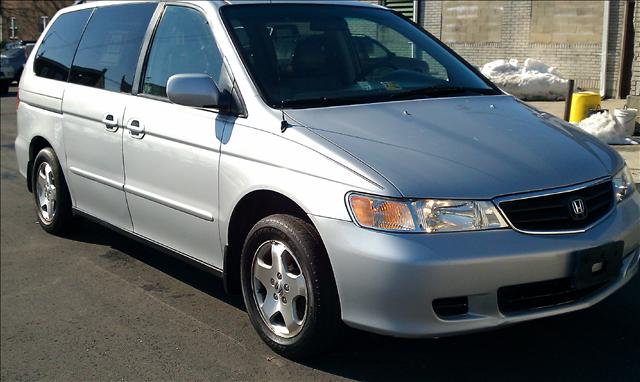 Honda Odyssey 2003 photo 2