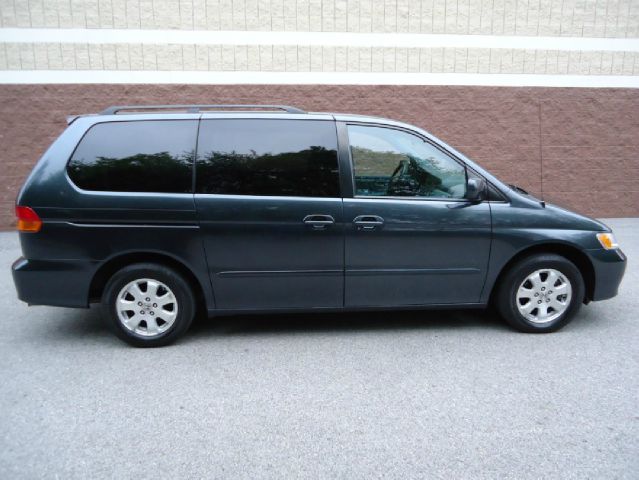 Honda Odyssey 2004 photo 2