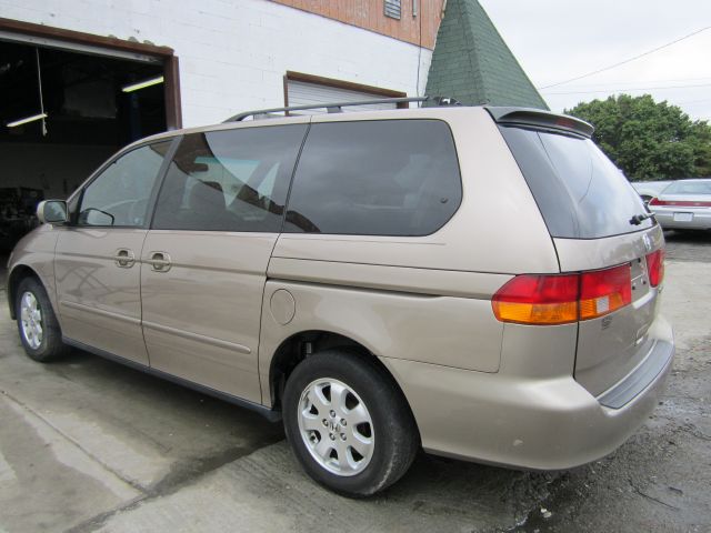 Honda Odyssey 2004 photo 2