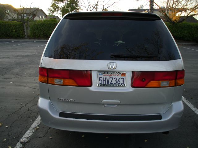 Honda Odyssey 2004 photo 2