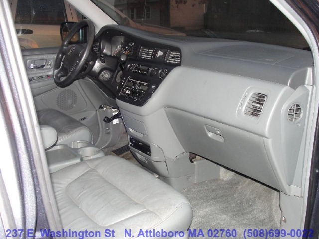 Honda Odyssey 2004 photo 3