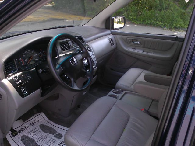 Honda Odyssey 2004 photo 3