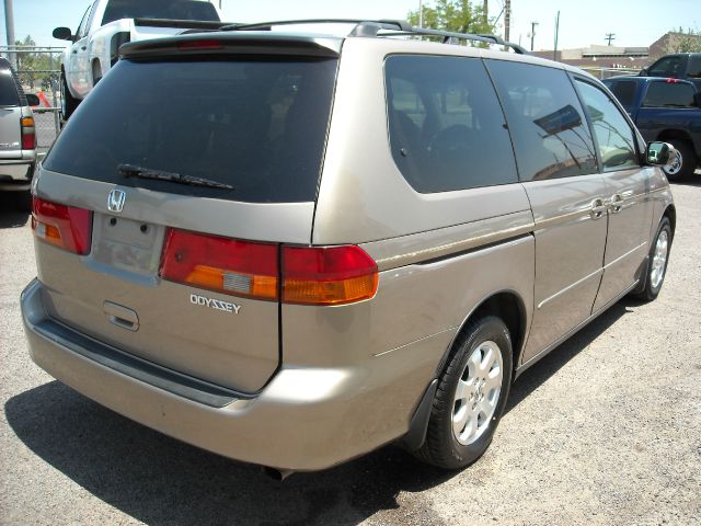 Honda Odyssey 2004 photo 2