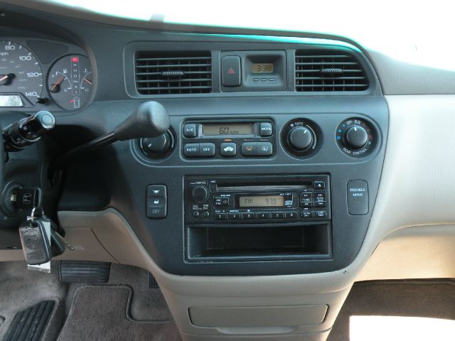 Honda Odyssey 2004 photo 17