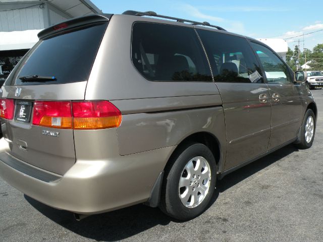 Honda Odyssey 2004 photo 2