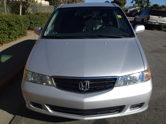 Honda Odyssey 2004 photo 2