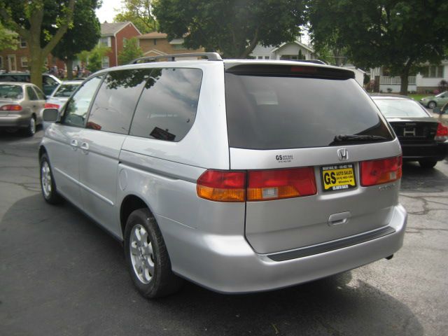 Honda Odyssey 2004 photo 2