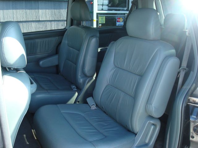 Honda Odyssey 2004 photo 2