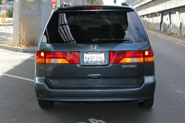 Honda Odyssey 2004 photo 2