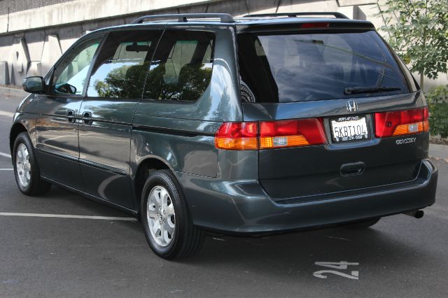 Honda Odyssey 2004 photo 3