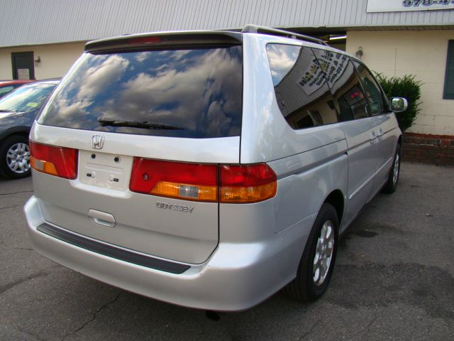 Honda Odyssey 2004 photo 2