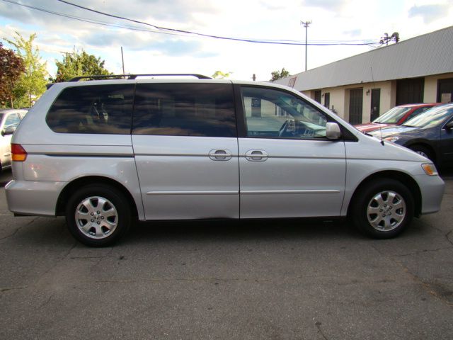 Honda Odyssey 2004 photo 3