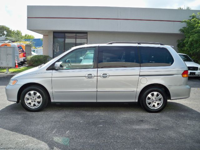 Honda Odyssey 2004 photo 1