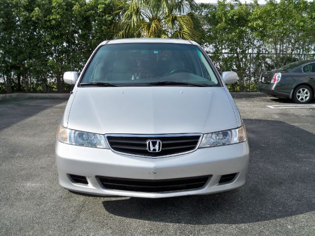 Honda Odyssey 2004 photo 2