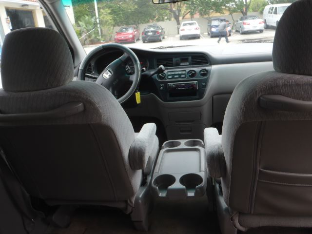 Honda Odyssey 2004 photo 2