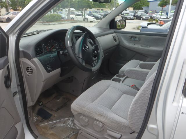 Honda Odyssey 2004 photo 5