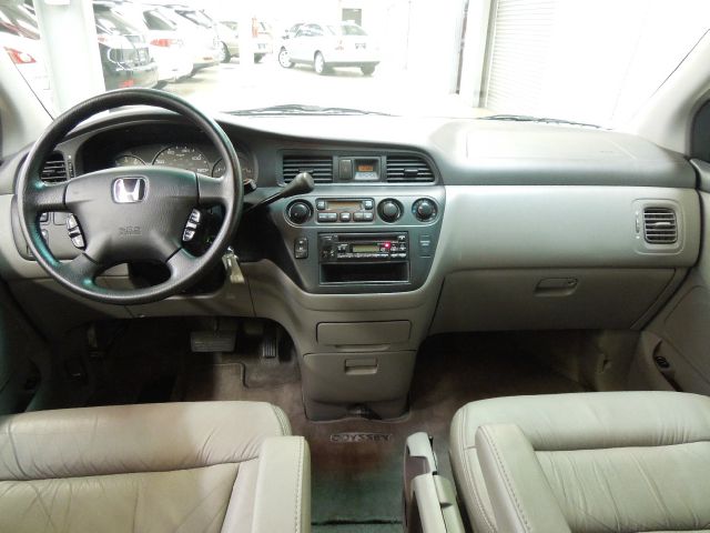 Honda Odyssey 2004 photo 25