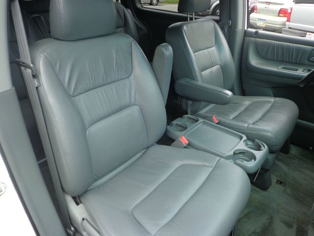 Honda Odyssey 2004 photo 2