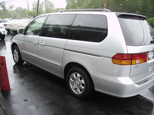 Honda Odyssey 2004 photo 2