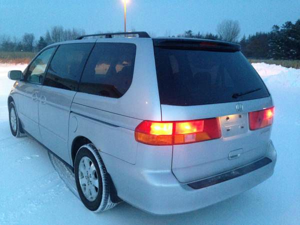 Honda Odyssey 2004 photo 3