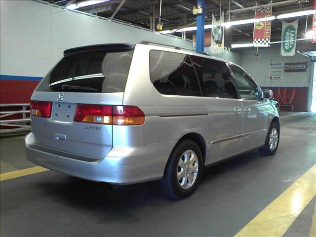 Honda Odyssey 2004 photo 2