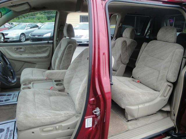 Honda Odyssey 2004 photo 2