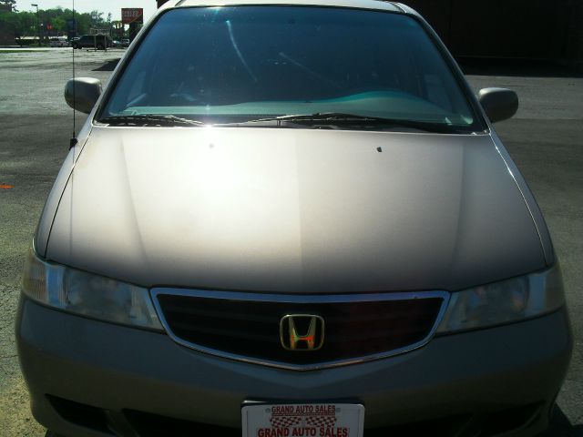 Honda Odyssey 2004 photo 2