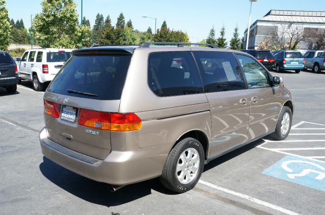 Honda Odyssey 2004 photo 2