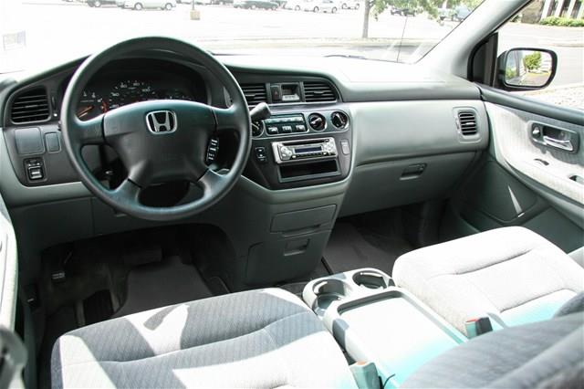 Honda Odyssey 2004 photo 10