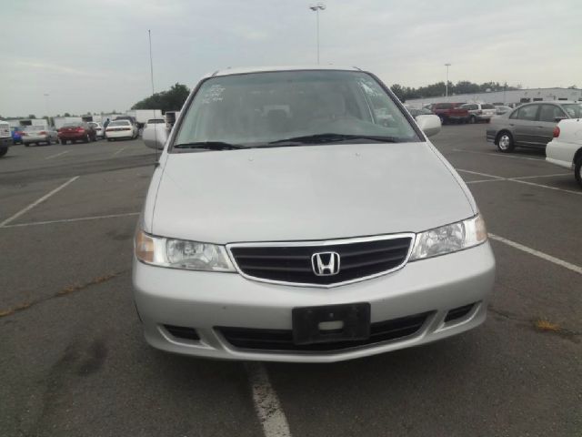 Honda Odyssey 2004 photo 2