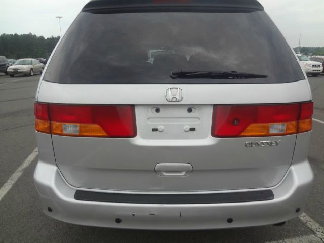 Honda Odyssey 2004 photo 3